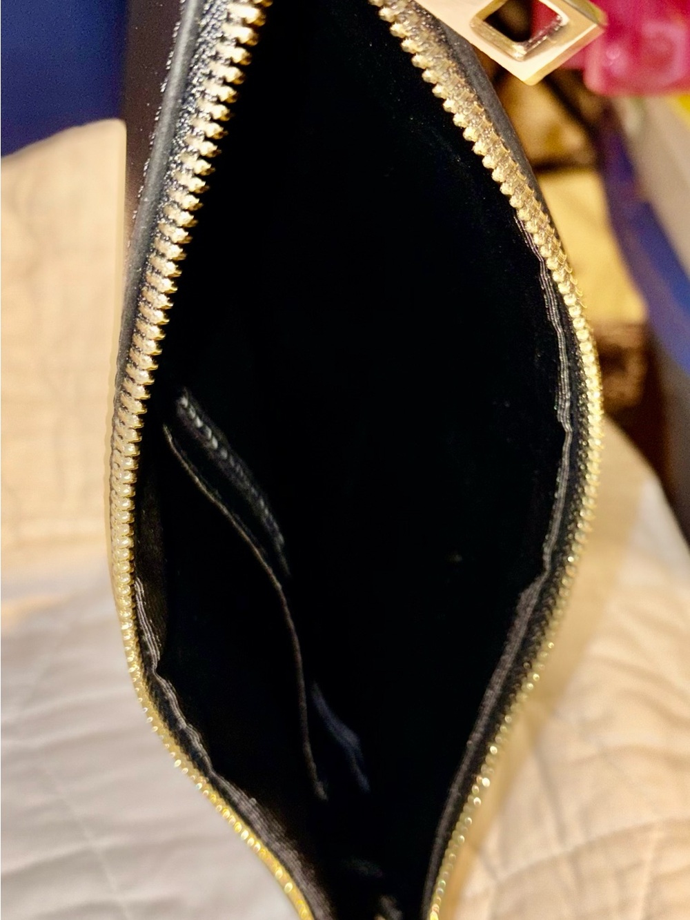 💖 White House Black Market Black Studded Floral Wristlet Pouch Clutch 💖 - Picture 5 of 6